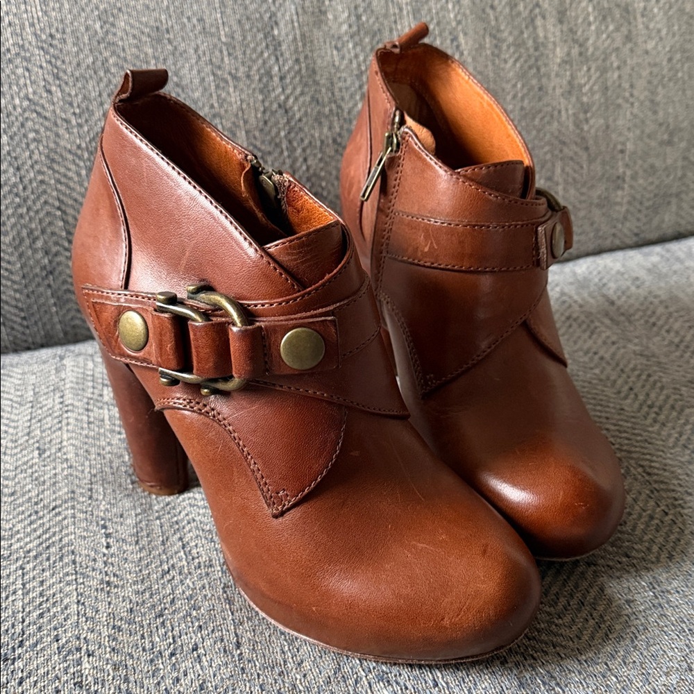 Frye Liv Brown Leather Ankle Booties Size: 8.5M
